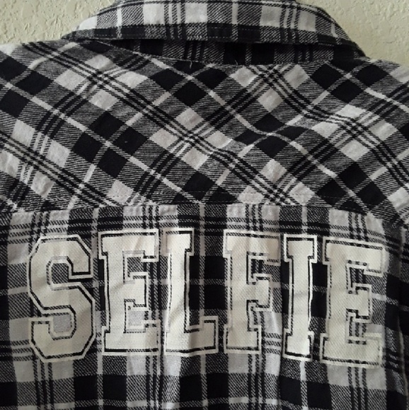 Charlotte Russe sz:L  Plaid Selfie Button-Down Top - Picture 7 of 8